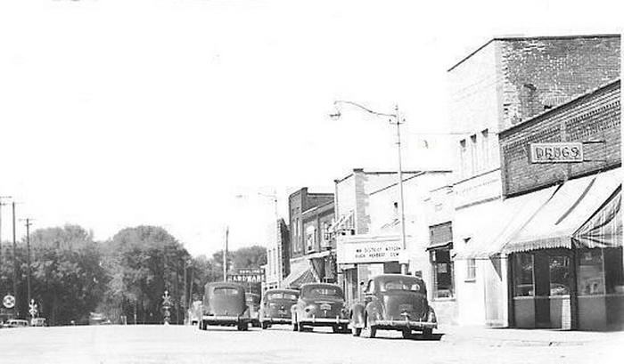 Silhouette Theater - 1940 Photo Theater Is Visible On Right (newer photo)
